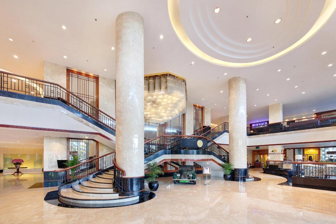 Lumire Hotel & Convention Centre Jakarta Exterior foto