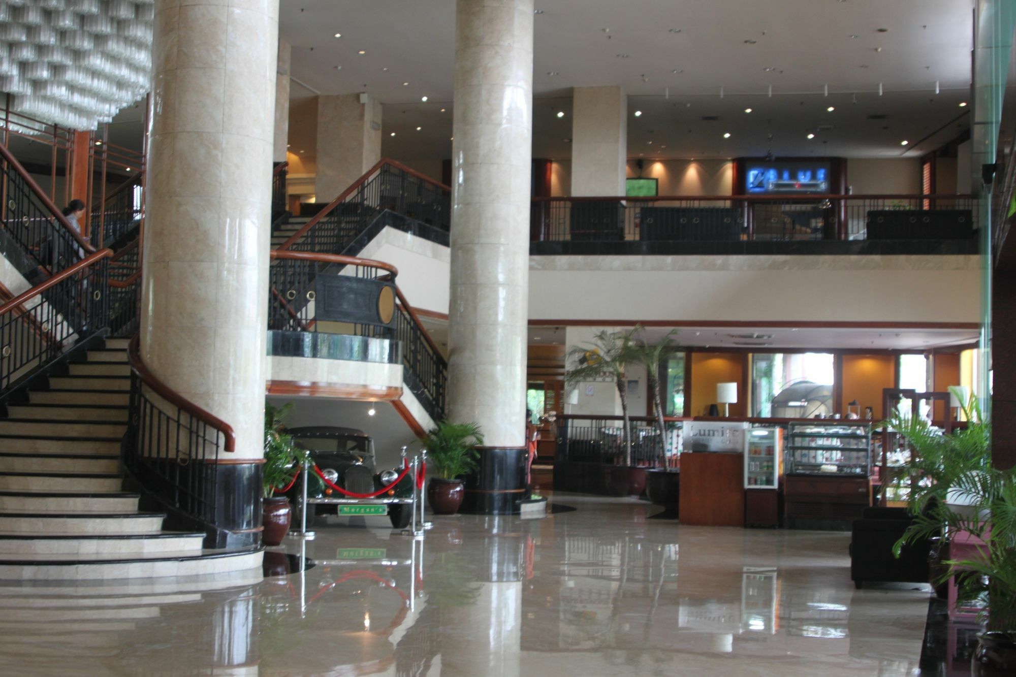 Lumire Hotel & Convention Centre Jakarta Exterior foto